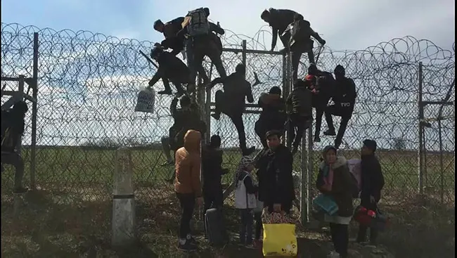 Yunanistan'dan Türkiye'ye skandal suçlama: Türkiye mültecileri teşvik ediyor - 1
