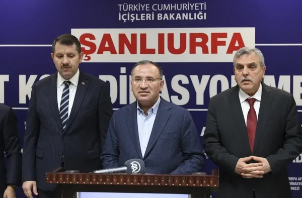 son-dakika-deprem-firsatcilarina-gecit-yok-bakan-bozdag-acikladi-adli-surecler-isletilmektedir-1677662986985.jpg Son dakika | Deprem fırsatçılarına geçit yok! Bakan Bozdağ açıkladı: Adli süreçler işletilmektedir - 3