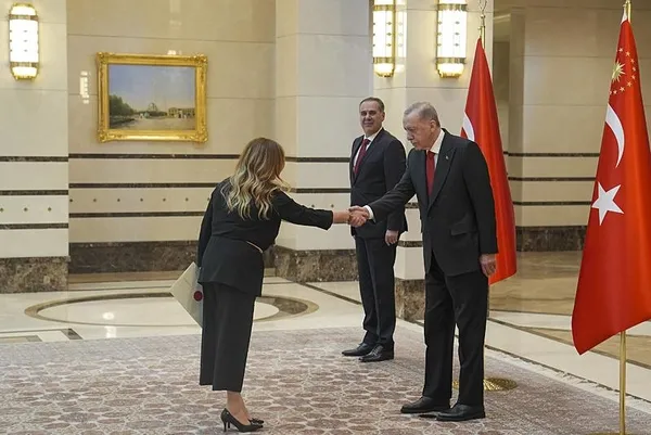 uluslararasi-guven-buyukelcilerden-baskan-erdogana-guven-mektubu-1710257978989.jpeg Uluslararası güven! Büyükelçilerden Başkan Erdoğan'a güven mektubu - 13