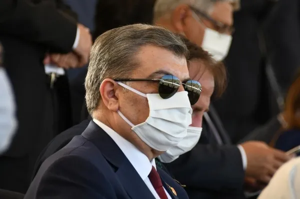 Sağlık Bakanı Fahrettin Koca’dan Sinovac aşısına yönelik iftiralara sert yanıt! Vakalarda son durum ne? Hangi aşıdan kaç doz gelecek?