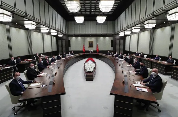 Kabine toplantısı sona erdi! 3 hafta tam kapanma! Ramazan Bayramı’nda sokağa çıkma kısıtlaması olacak mı? Yeni tedbirler alınacak mı?