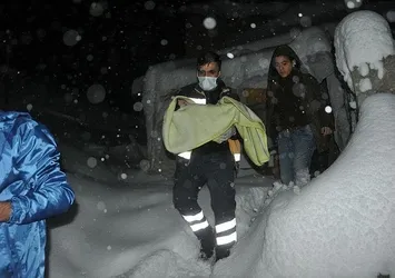 Sağlıkçılar yoğun kara rağmen 7 aylık Abdurrahim Kırmızıtaş'a ulaştılar