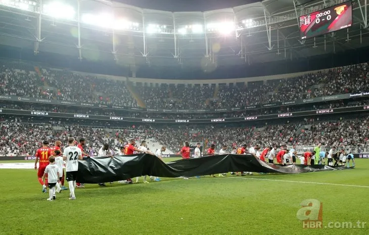 Son dakika: Beşiktaş - Göztepe maçında Emine Bulut için sessiz protesto