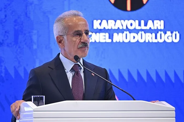 bakan-uraloglu-duyurdu-ankara-kirikkale-arasi-43-dakikaya-dusuyor-1759947102075.jpeg Fotoğraf (AA)