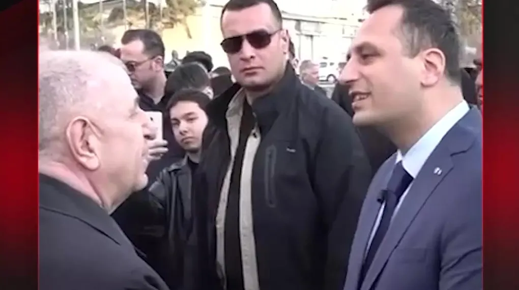 ABDÜLHAMİD HAN İLE DALGA GEÇTİ