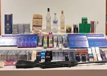 Maltepe’de kaçak sigara ve alkol operasyonu