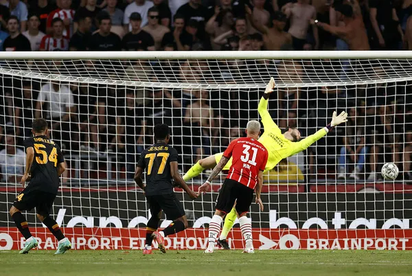 Galatasaray Şampiyonlar Ligi’nde farklı mağlup! PSV 5-1 Galatasaray MAÇ SONUCU-ÖZET