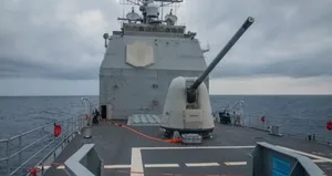 ABD savaş gemisi Tayvan Boğazı’ndan geçti