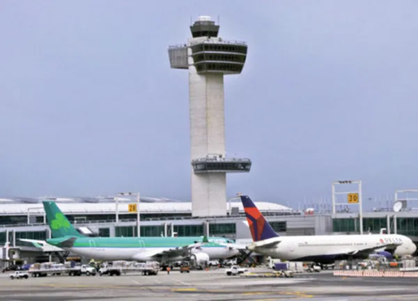 Ekonomik kriz İspanya’da işçileri greve sürükledi! 162 özel hava trafik kontrol kuleleri çalışanları isyan etti