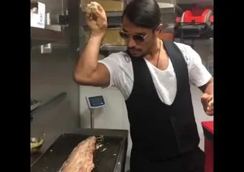 Kevin Boateng Nusret’i taklit ederse…