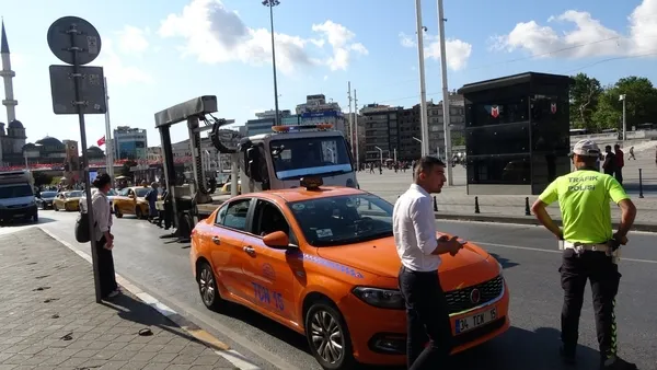 taksimde-taksicilere-siki-denetim-ceza-yagdi-1655444844388.jpg Taksim’de taksicilere sıkı denetim! Ceza yağdı - 2
