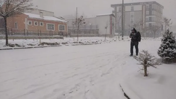 İstanbul beyaza bürünüyor ❄️Meteoroloji'den 61 ile yoğun kar yağışı uyarısı ⛄ Hangi illere kar yağacak? - 9