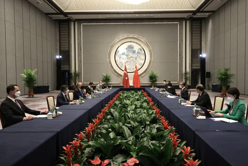 Dışişleri Bakanı Mevlüt Çavuşoğlu, Çin Dışişleri Bakanı ile görüştü