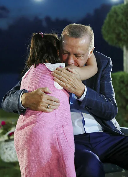 Başkan Erdoğan, gençlerle Van’da bir araya geldi: Kılıçdaroğlu kasımda seçim yok! Sen aday mısın değil misin... - 8