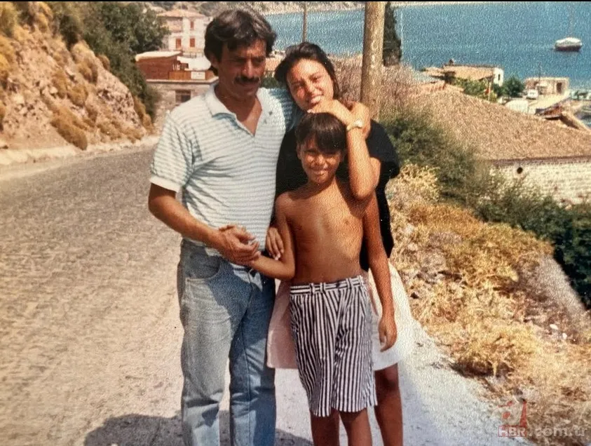 Şevket Altuğ gençlik hallerini yayınladı! Süt Kardeşler'in Afife'siyle 54 yıldır evliymiş! 3