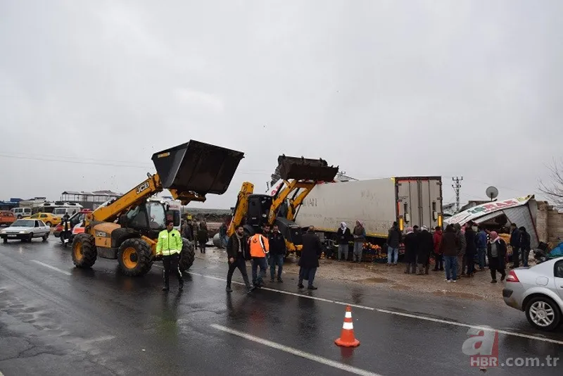 Son dakika: Şanlıurfa'da feci olay! Tır markete daldı 9