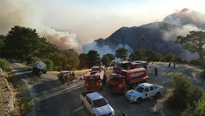 Son dakika: Başkan Erdoğan orman yangınlarıyla ilgili bakanlardan bilgi aldı! Devlet yangınlara karşı seferber