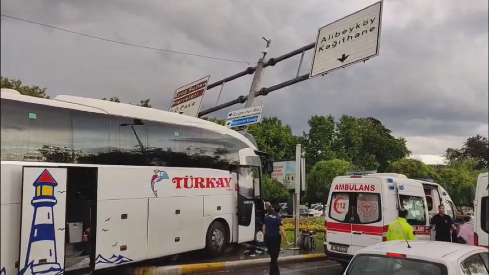 Eyüpsultan'da yolcu otobüsü faciası: 30 yaralı, 2'sinin durumu ciddiyetini koruyor - 1