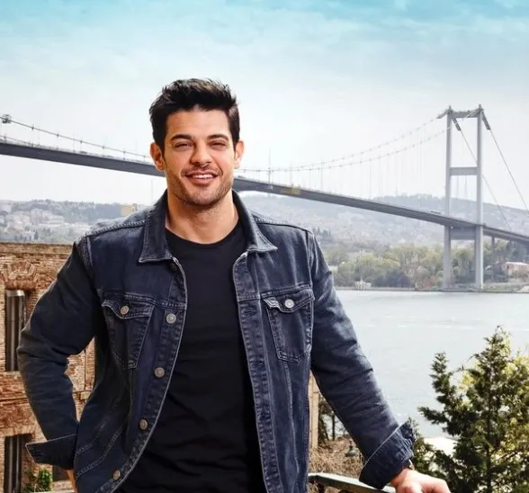 Hadise ile 5 aylık evliliği biten Mehmet Dinçerler fena yakalandı! Bakın hangi ünlü isimle görüntülendi