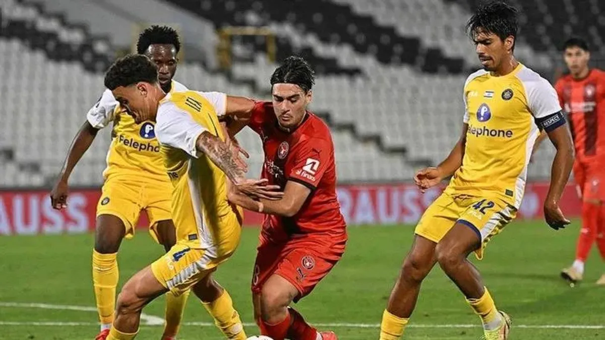 Maccabi Tel Aviv oyuncuları milli futbolcumuz Aral Şimşir'e saldırdı!