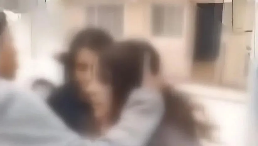 Saçını koparıp kameraya güldü! İstanbul’da akran zorbalığı