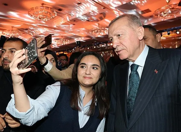 baskan-erdogan-kadim-dostlarla-iftar-programinda-konustu-sehirlerimizi-fetret-devrine-soktular-1710700736492.jpeg Başkan Erdoğan 'Kadim Dostlarla İftar Programı'nda konuştu: Şehirlerimizi fetret devrine soktular - 2