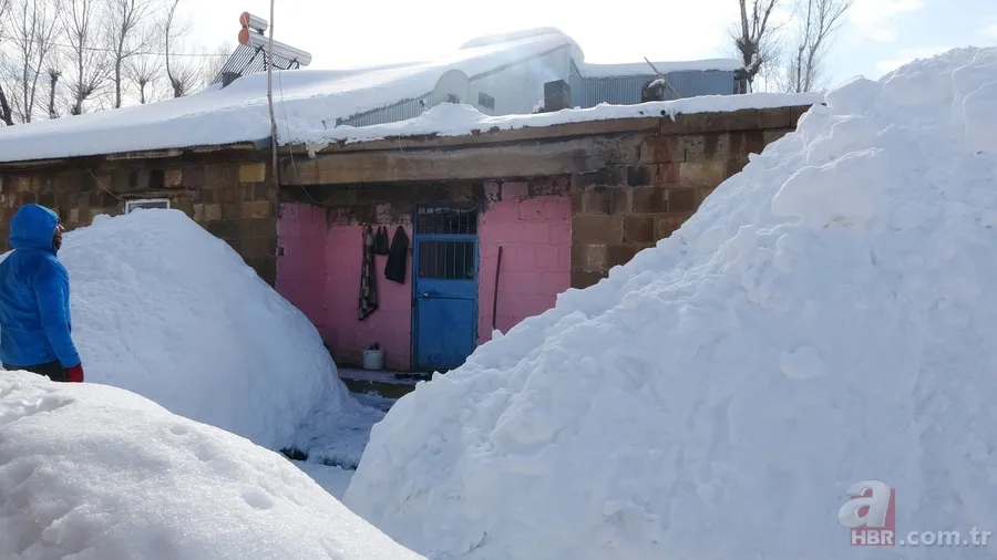 Muş’ta bir köy kara esir oldu! Herkes elinde kürekle geziyor: 100 metre Bolu tüneli gibi tünel açtık 17