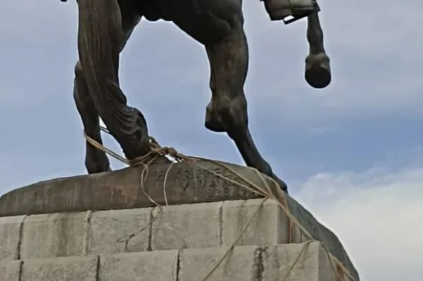 AK Parti’den Samsun’daki Atatürk heykeline saldırıya sert tepki: Provokasyonların temel amacı vatandaşlarımızda infial oluşturmaktır