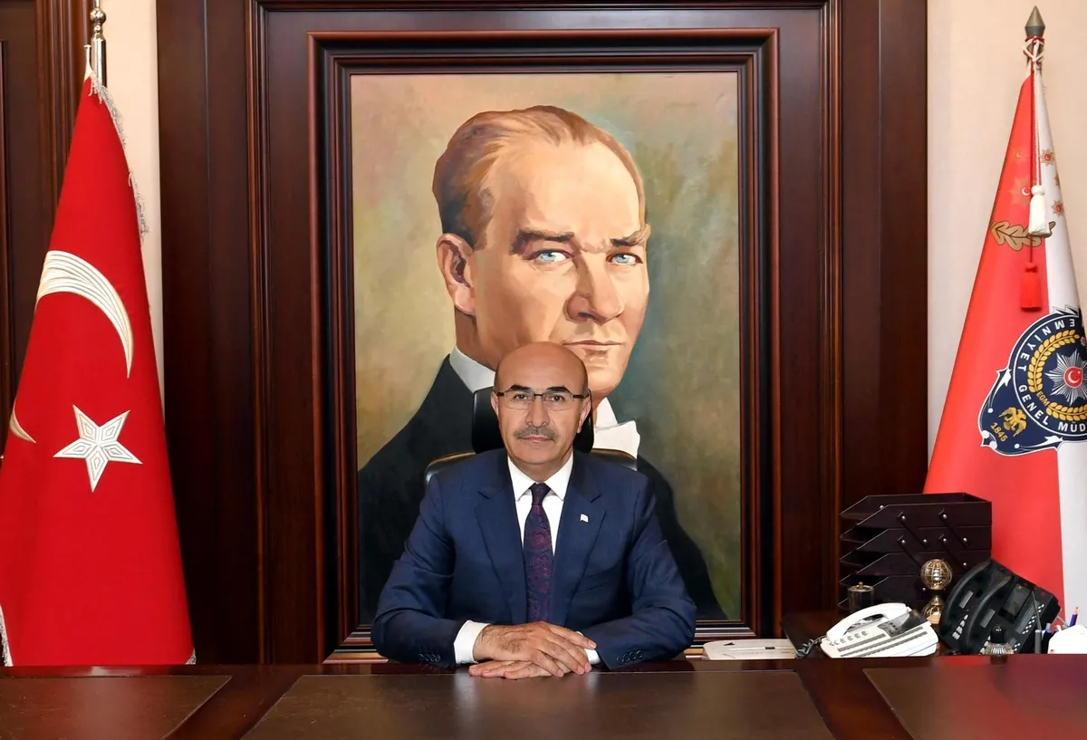baskan-erdogan-imzaladi-4-ilde-vali-7-ilde-emniyet-muduru-degisti-ali-fidan-emniyet-genel-muduru-oldu-1777539183738.jpeg Emniyet Genel Müdürü görevinde bulunan Mahmut Demirtaş, İçişleri Bakanlığı bünyesinde görevlendirildi. (Foto: EGM)