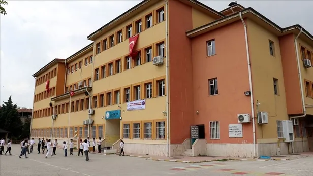 MEB 2020: Diğer sınıflar ne zaman açılacak? Ortaokul 5, 6, 7. ve Lise 9, 10 ve 11. sınıflar ne zaman okula başlayacak? - 3