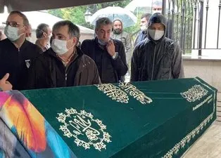 Erkan Petekkaya annesi Şerife Petekkaya’yı son yolculuğuna uğurladı