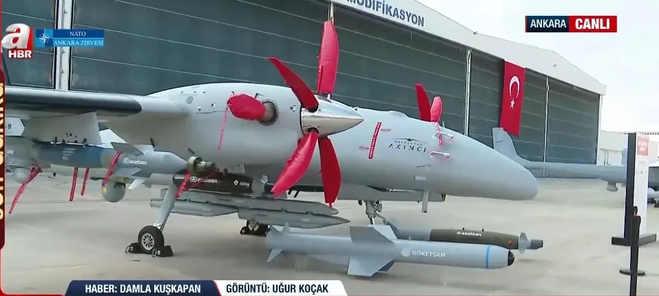 turk-savunma-sanayisi-nato-zirvesinde-gorucuye-cikti-milli-hava-araclarindan-govde-gosterisi-1783441169742.jpg Türk savunma sanayisi NATO Zirvesi'nde görücüye çıktı! Milli hava araçlarından gövde gösterisi - 5