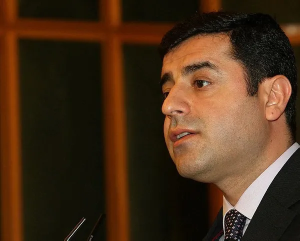 6li-masanin-hdp-tiyatrosu-selahattin-demirtas-ve-mansur-yavas-1653897489928.jpeg Millet İttifakı masa altındaki HDP'ye fısıldadı: Yüzde 10'un üstünde oyunuz var sizi yok sayamayız - 2