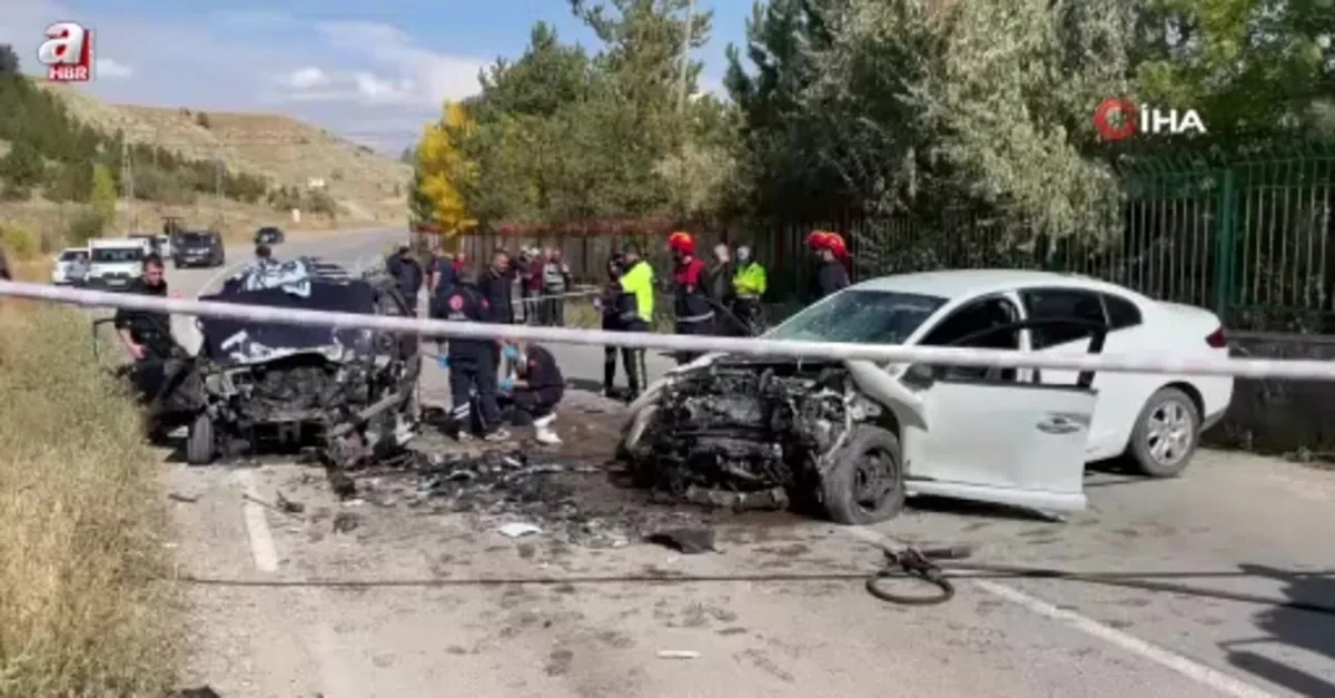 Sivas’ta iki otomobil çarpıştı