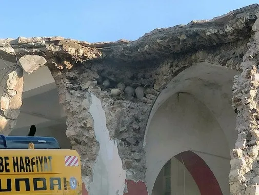 Mardin’de cami yıkımında bulunan küpler hazine söylentisine neden oldu - 2