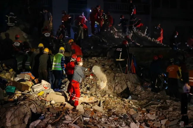 AFAD İzmir depremiyle ilgili ön değerlendirme raporunu açıkladı: Tam 1230 kez artçı oldu - 1