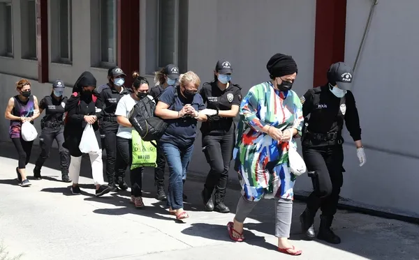1628841119330.jpg Anadolu'nun detayları belli oluyor! Operasyon için yurda dönmesi beklenildi! Çete lideri öğretmenin banka hesaplarında dikkat çeken hareketlilik! - 4