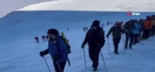 Ağrı Dağı'na zorlu tırmanış kamerada