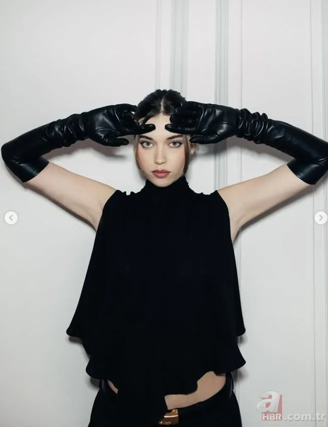 A.B.İ.'nin Çağla'sı Afra Saraçoğlu'ndan siyah şıklığı: Paris'te tüm gözler üzerindeydi 4