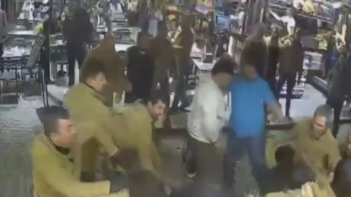 Ortalık savaş alanına döndü! Fatih'te esnaf kavgası kanlı bitti: 2 gözaltı