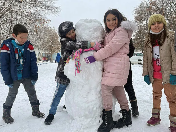 Yarın hangi illerde okullar tatil olacak? 11 Ocak Salı günü hangi illerde okullar tatil edildi? Valilik açıklamaları... - 7