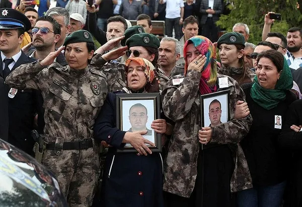 1683431469044.jpeg Şehit ailelerinden 7'li koalisyon ve Kemal Kılıçdaroğlu'na tepkiler sürüyor: Evlatlarımızı şehit edenlerle yol yürümekten utanmıyor musunuz? - 5