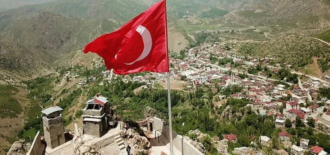 Teröristlerin ’girilmez’ dediği Kato Dağı’nda 150 metrekarelik Türk bayrağı