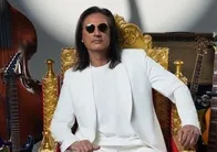 Çelik'ten takipçisine sert yanıt! "Bana 1.6 milyonluk araba al"