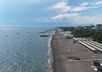 Antalya sahillerinde yoğunluk sürüyor
