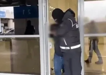Interpol'ün kırmızı bültenle aradığı 2 uyuşturucu kaçakçısı İstanbul'da yakalandı