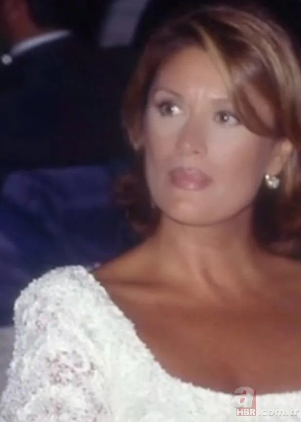 Yeşilçam güzeli Gülşen Bubikoğlu yine hayran bıraktı! Genç kızlara taş çıkarıyor... 4