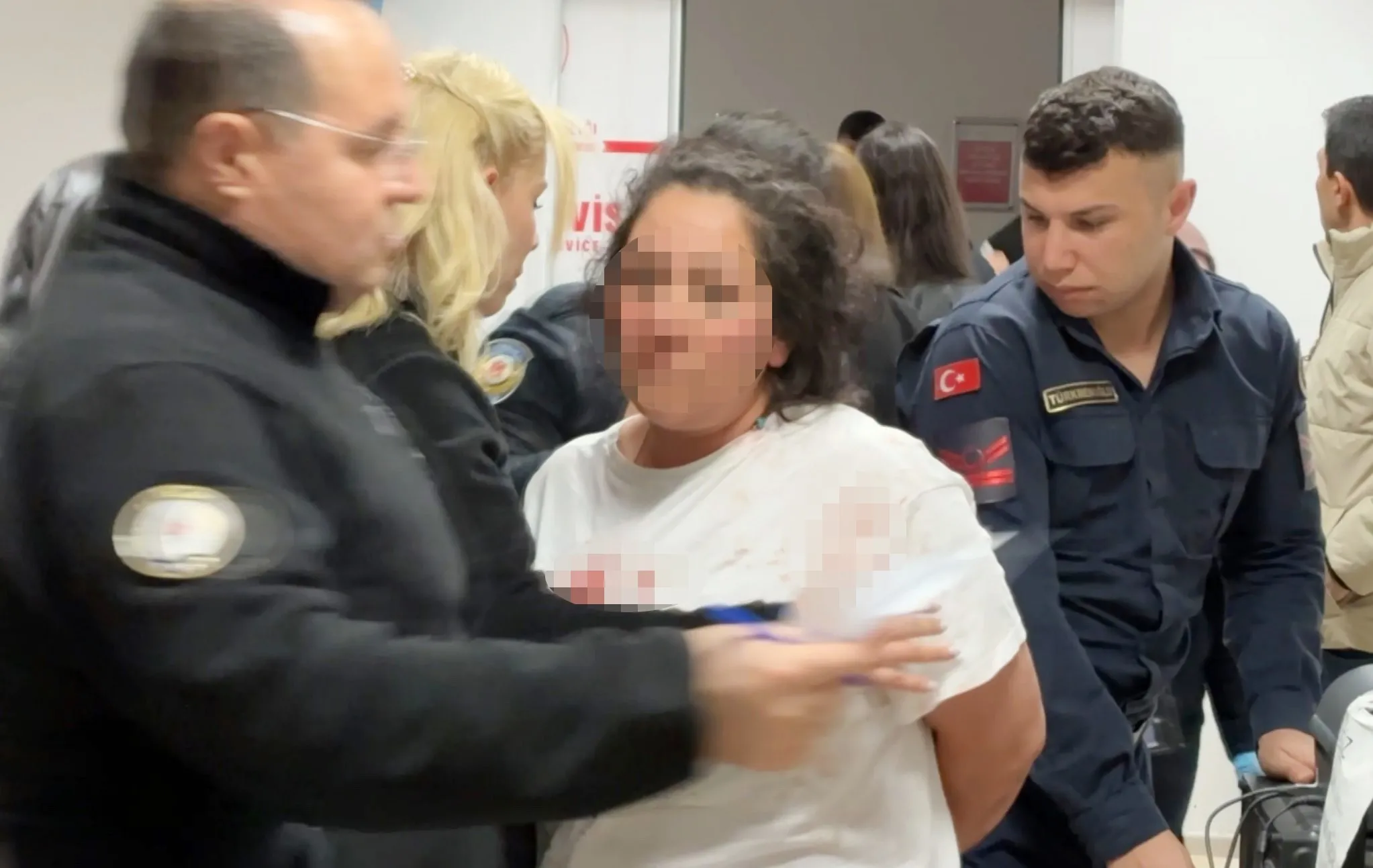 Aksaray’da skandal olay! Oğul bıçakladı anne hastanede polise saldırdı