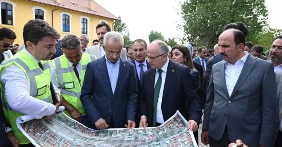 Ulaştırma ve Altyapı Bakanı Abdulkadir Uraloğlu, KonyaRay banliyö hattı çalışmalarını inceledi