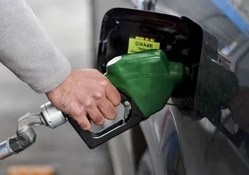 Motorine zam, otogaza indirim bekleniyor